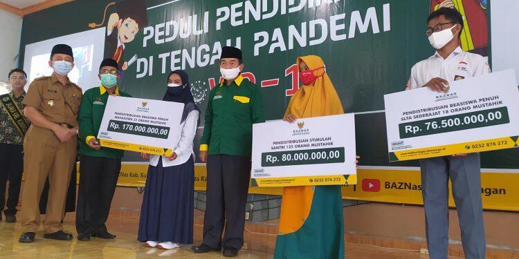 Hampir 1 Miliar Baznas Salurkan Beasiswa Di Tengah Pandemi Covid -19