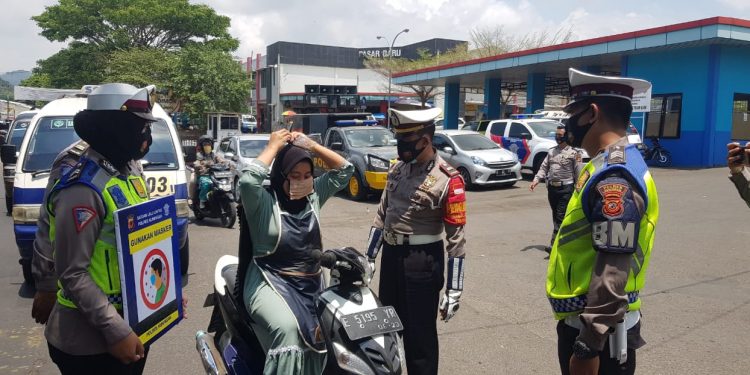 HUT Lantas ke-65 Diisi Bagi-bagi Masker dan Baksos ke Panti Asuhan