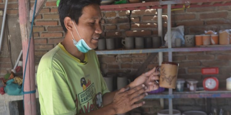 Perajin Gerabah Sitiwinangun