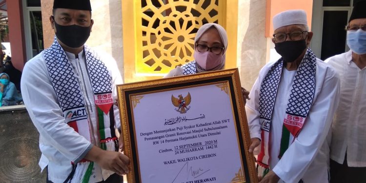Wakil Walikota Cirebon Hadiri Pemasangan Granit Renovasi Masjid Subulussalam