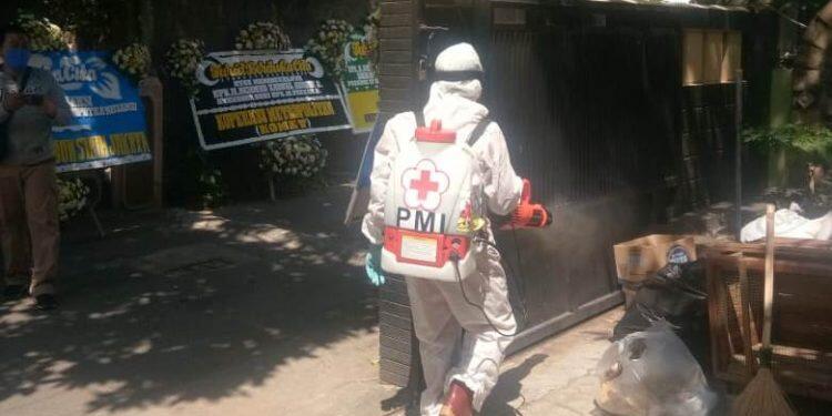 Selama Pandemi, PMI Kabupaten Cirebon Semprot Desinfektan di 400 Titik