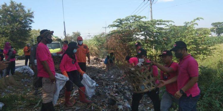 Bupati Cirebon Ikut Jadi Relawan Cleanup Dan Pilah Sampah Pada WCD 2020
