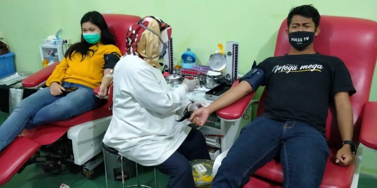 Puluhan Wartawan Cirebon Donorkan Darah