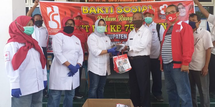 PMI Kab. Cirebon Bantu Nenek Carsini di Jadimulya