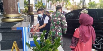 Tidak Kendor, Kelurahan Lemahwungkuk Terus Ingatkan Warga Patuhi Protokol Kesehatan