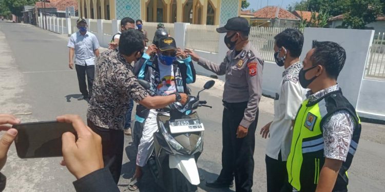 Pemdes Pasaleman Gelar Operasi Penegakan Disiplin Memakai Masker