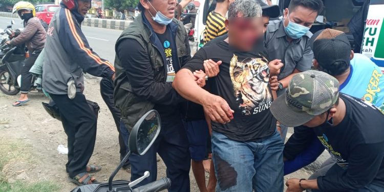 Cabup Nomor 1 Selamatkan Dua Korban Kecelakaan