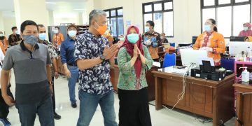 Pjs. Bupati Indramayu Jalan Kaki Sambangi Sejumlah SKPD