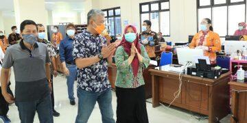 Pjs. Bupati Indramayu Jalan Kaki Sambangi Sejumlah SKPD