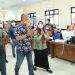 Pjs. Bupati Indramayu Jalan Kaki Sambangi Sejumlah SKPD