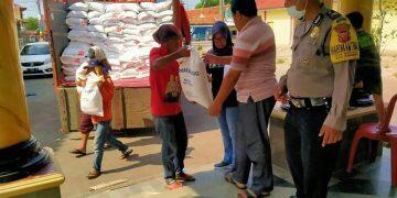 Bhabinkamtibmas Polsek Sukahaji Kawal Ketat Peyaluran PKH