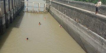 Pengeringan Sungai Sindupraja, Berkah Bagi Warga Setempat