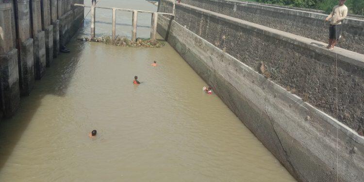 Pengeringan Sungai Sindupraja, Berkah Bagi Warga Setempat