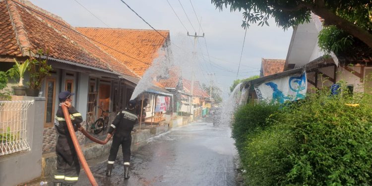 Giliran Windusengkahan Disemprot Disinfektan