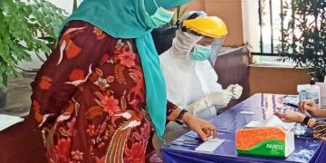 Memastikan Kesehatannya, 25 Pegawai Puskesmas Mandirancan Ikuti Swab