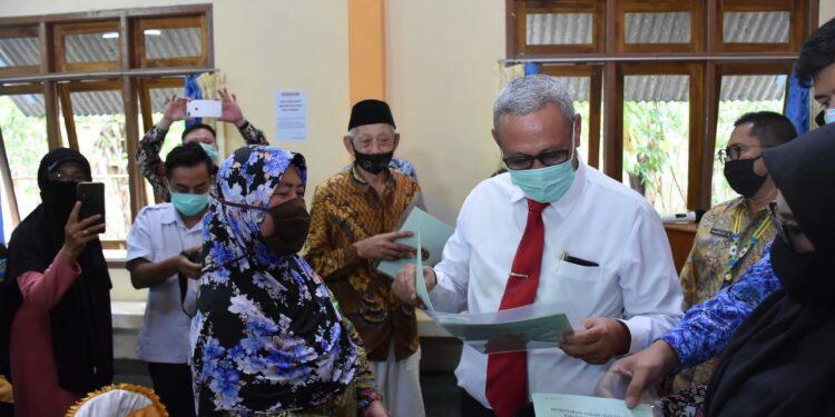 100 Warga Kini Miliki Sertifikat Tanah dari Program PTSL