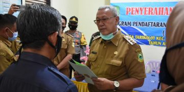 Bupati Serahkan Sertifikat Program PTSL di Desa Tarikolot