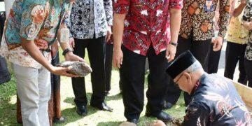 Bupati Lakukan Peletakan Batu Pertama Pembangunan Masjid Al Falah