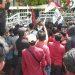 Minta Ketua DPRD Turun dari Jabatan, Aksi IMM dan KAMMI Sempat Jebol Pagar DPRD Kuningan