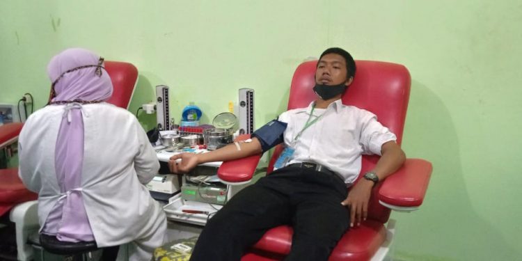 Stok Berkurang, Catam AL Bantu Tambah Stok Darah di PMI