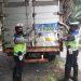 Tekan Angka Covid, Polisi Pasang Ratusan Stiker Ayo Pakai Masker