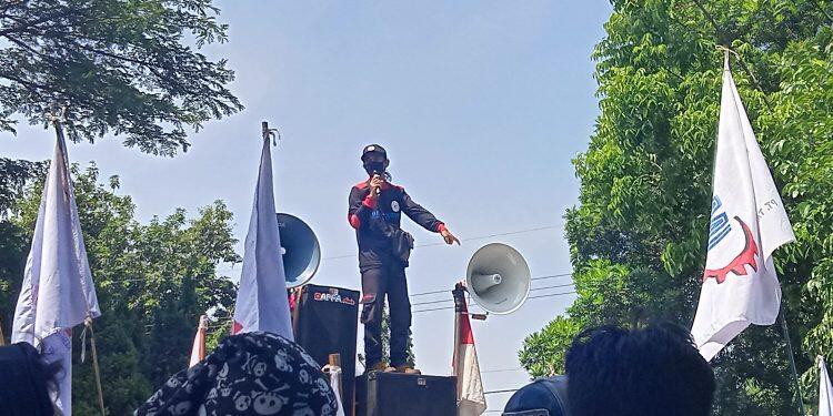 Hari Palawan, FSPMI Demo Gedung DPRD dan Kantor Bupati Cirebon