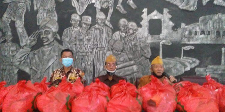 Menghargai Jasa Para Pahlawan, YANU Berikan Sembako kepada Para Pejuang