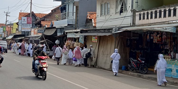 Kurang Tertata, Trotoar di Kawasan Pemakaman Gunungjati Perlu Penertiban