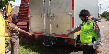 Tersenggol Truk, Pengendara Motor Tewas