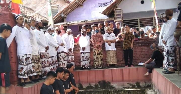 Pelal Balong Tuk Berlangsung Penuh Rasa Khidmat