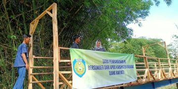 Pembangunan Jembatan Diklaim Paslon, Dewan Pasang Spanduk Dana Pembangunan APBD