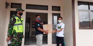 Anggota DPRD Bagikan Ratusan Sembako