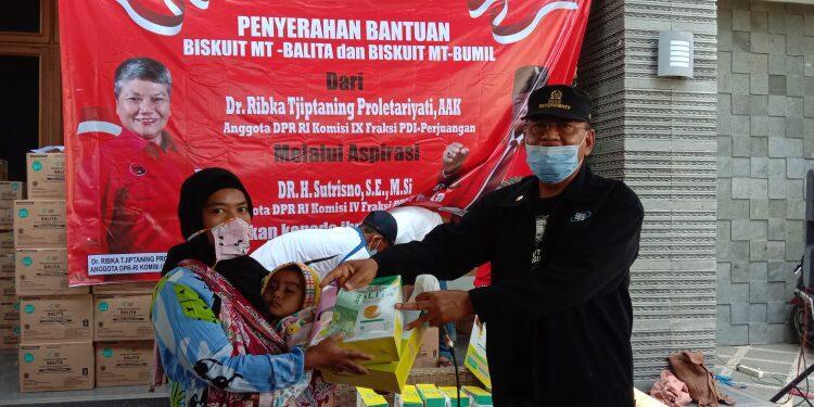 Di Masa Pandemi, Bupati Majalengka Bagikan Makanan Tambahan untuk Balita dan Bumil