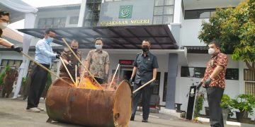 Kejari Kuningan Musnahkan Ribuan Obat Terlarang
