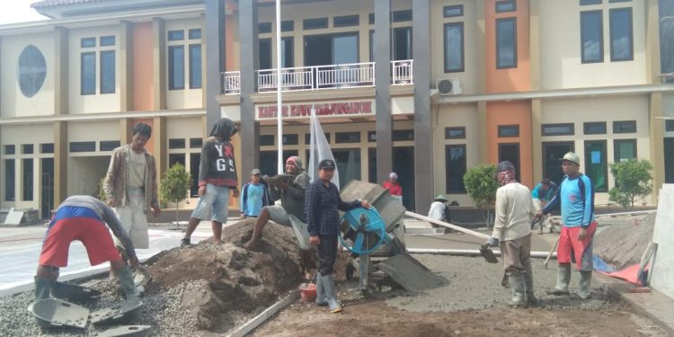 Program Padat Karya Desa Tanjunganom Serap 476 Pekerja