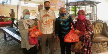 EWF Cirebon Bagikan 1000 Paket Sembako 