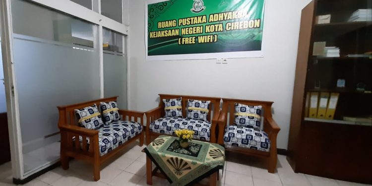 Tingkatkan Minat Membaca, Kejari Kota Cirebon Sediakan Perpustakaan untuk Masyarakat