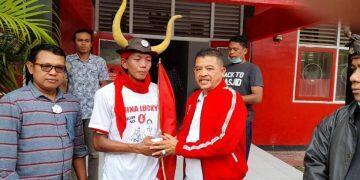 Penuhi Nazar Nina Lucky Menang Pilkada, Ranita Jalan Kaki 87 Kilometer