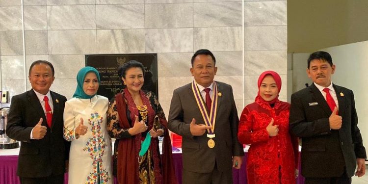 Dian dan Nuzul Lulus Lemhanas RI