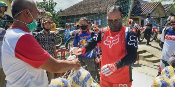 Kapolres Lakukan Olahraga Adrenalin Sambil Baksos