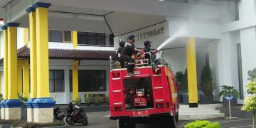 Jelang Wisuda ke-25, Kampus Uniku Disemprot Disinfektan