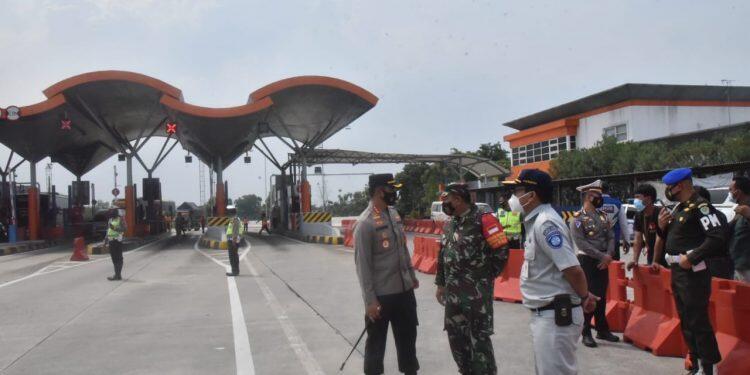 Pastikan Arus Lalin Tol Cipali Lancar, Kapolresta Cirebon Pantau GT Palimanan