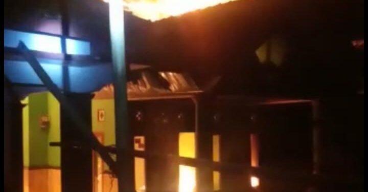 Ditinggal Kondangan, Tiga Rumah di Dukupuntang Hangus Terbakar