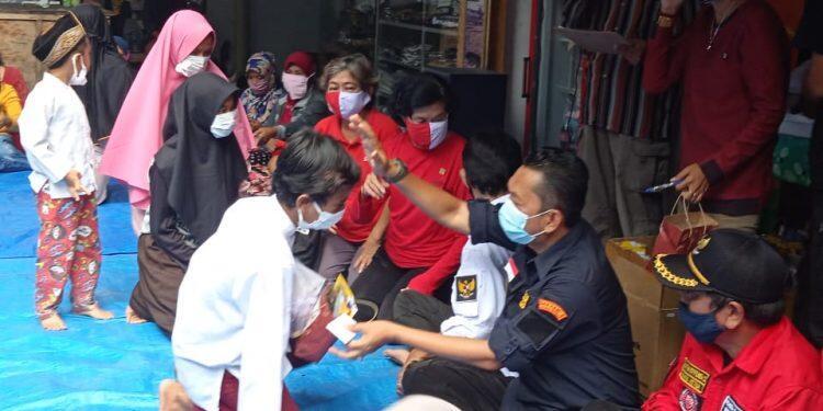 Laskar Macan Ali Bagikan 270 Paket Santunan kepada Anak Yatim