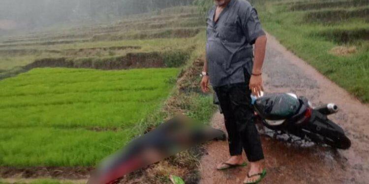Seorang Pemuda Tewas Tersambar Petir Saat Berkendara