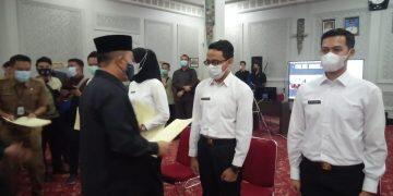 Walikota Cirebon Serahkan 215 SK CPNS