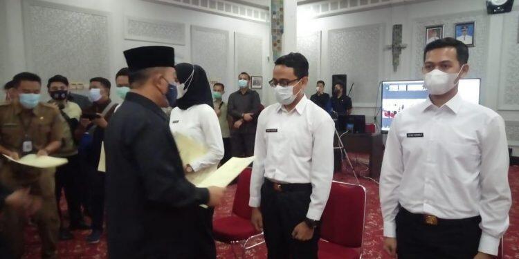 Walikota Cirebon Serahkan 215 SK CPNS