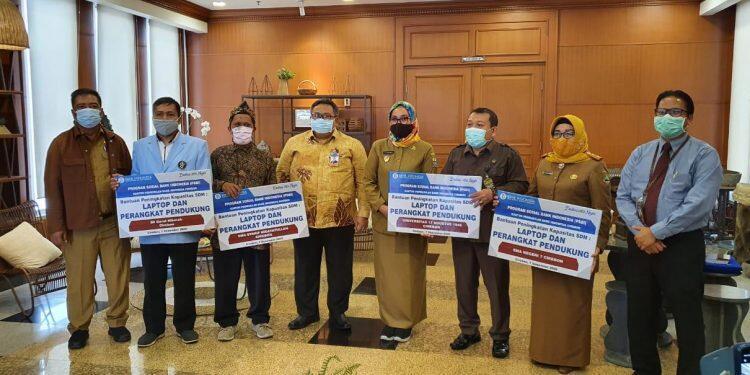 BI Cirebon Salurkan Bantuan Pendidikan untuk 12 Sekolah dan 4 Perguruan Tinggi