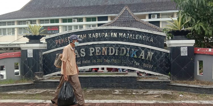 14 Guru Meninggal, Bupati Majalengka Batalkan KBM Tatap Muka