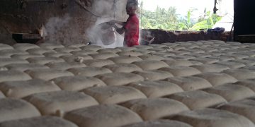 Kedelai Melambung, Produsen Tahu Limbung